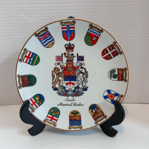 Coat of Arms Canada Souvenir Plate with Provinces & Territories Emblems - Picture 3 of 10